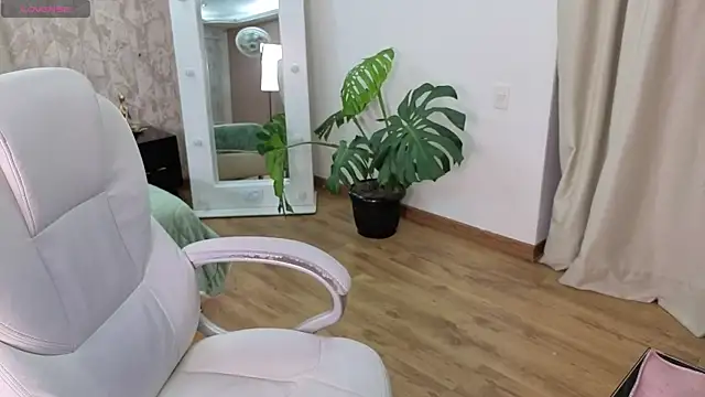 loly marce online show from November 24, 2025, 8:30 pm