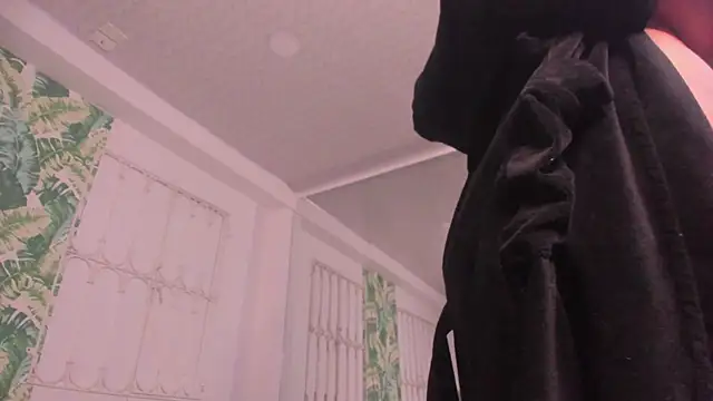 loly marce online show from April 21, 2026, 1:42 am