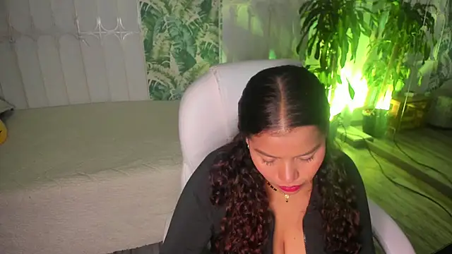 Snapshot of loly_marce chatting on May 7, 2026, 7:52 pm loly marce online show from May 7, 2026, 7:52 pm