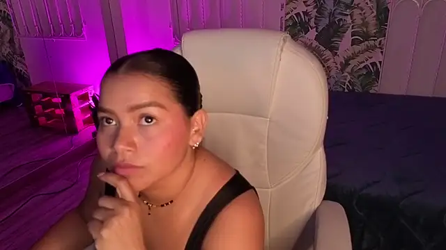 Snapshot of loly_marce chatting on May 25, 2026, 8:04 pm loly marce online show from May 25, 2026, 8:04 pm