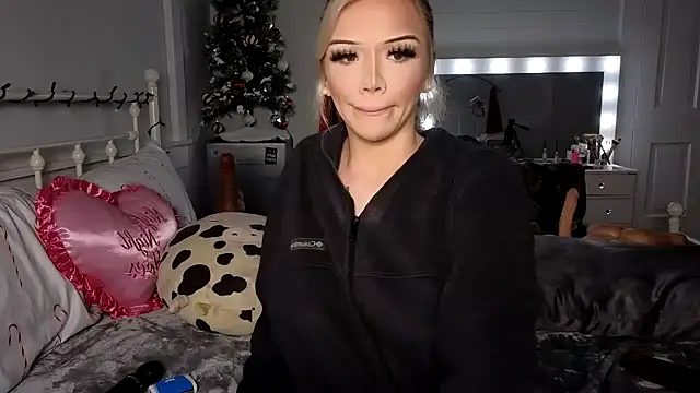 emmagray001 online show from December 11, 2024, 1:06 pm