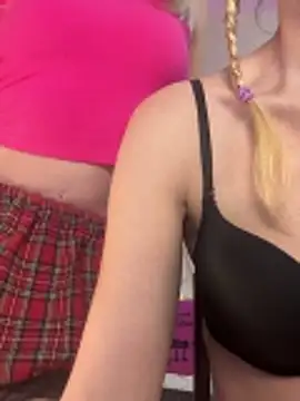 SweetCupcaks online show from March 8, 2026, 10:08 am