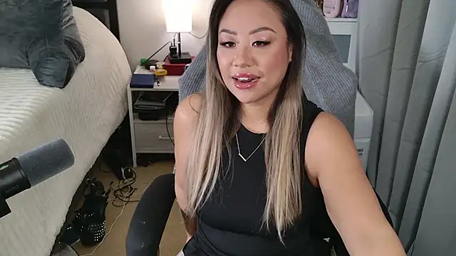 SpikedBella online show from February 2, 2025, 6:42 pm