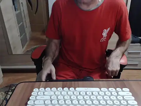 uncutguy01 online show from November 1, 2025, 4:47 am