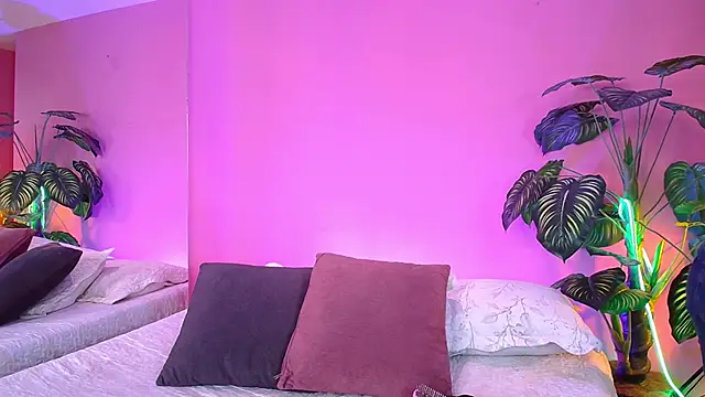 Nicolette ks  online show from December 6, 2024, 1:44 pm