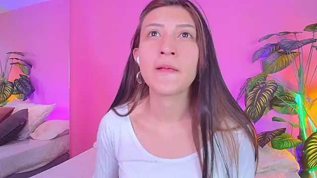 Nicolette ks  online show from December 12, 2024, 1:06 pm