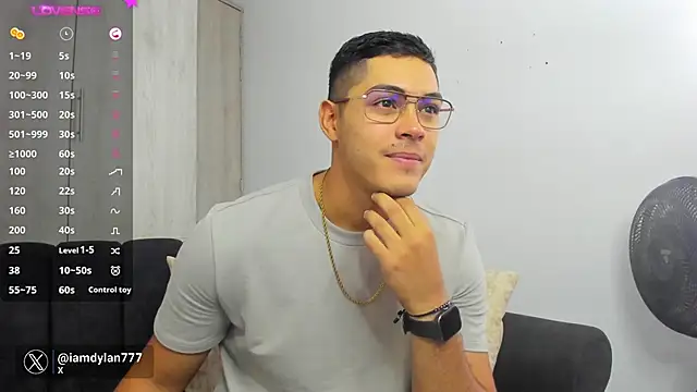 Iamdylan777 online show from December 5, 2024, 1:06 pm