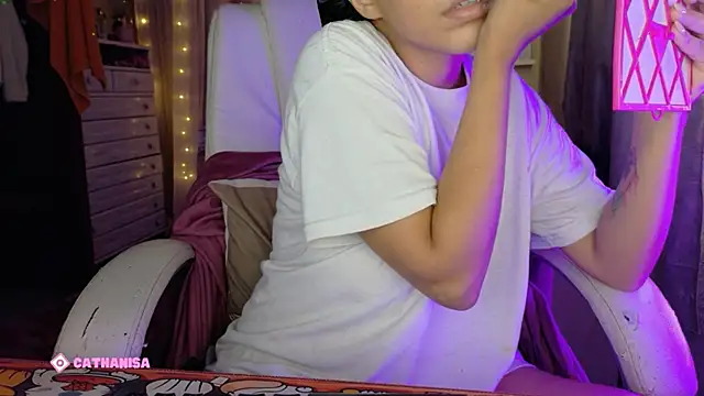 AllisonCatUwU online show from November 1, 2025, 4:20 pm