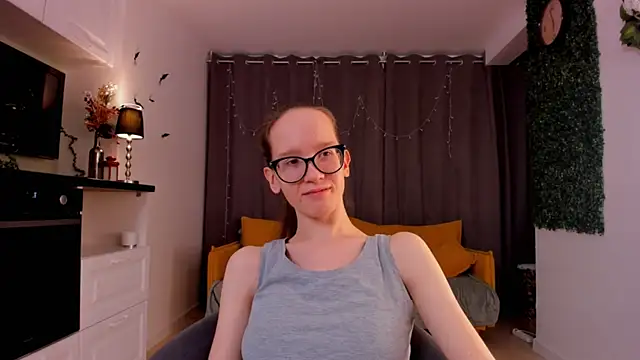 BettyBrowni online show from February 5, 2025, 4:03 pm