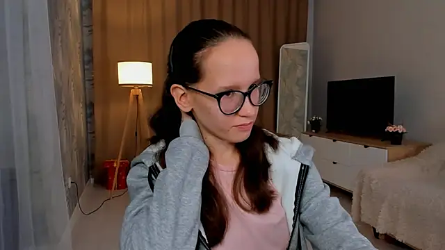 BettyBrowni online show from September 16, 2025, 4:08 pm