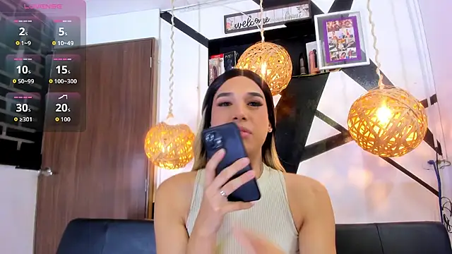 victoria aleia  online show from October 23, 2025, 10:19 pm