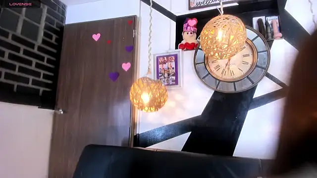 victoria aleia  online show from March 13, 2026, 12:06 am