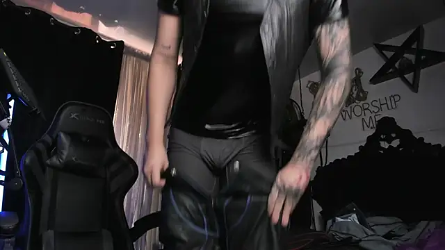 allanhurtss online show from December 25, 2024, 7:13 pm