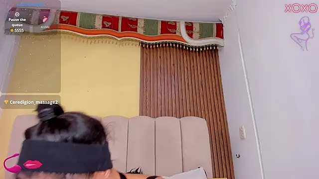 EmmyCruzZ online show from February 12, 2025, 10:35 am