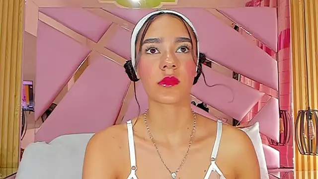 EmmyCruzZ online show from March 1, 2025, 7:59 pm