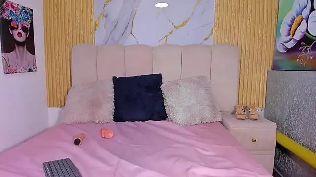 EmmyCruzZ online show from March 15, 2025, 7:48 pm