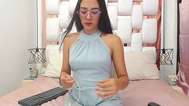 EmmyCruzZ online show from September 11, 2025, 7:03 pm