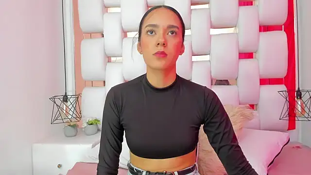 EmmyCruzZ online show from December 20, 2025, 7:21 pm