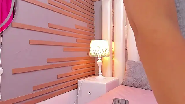 EmmyCruzZ online show from February 7, 2026, 7:06 pm