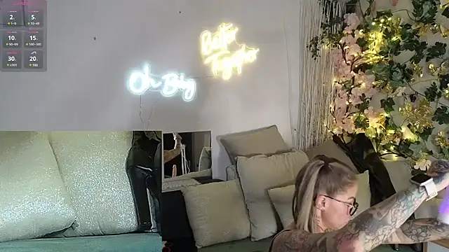 Snapshot of Tatjana_Sue chatting on December 3, 2024, 7:55 pm Tatjana Sue online show from December 3, 2024, 7:55 pm