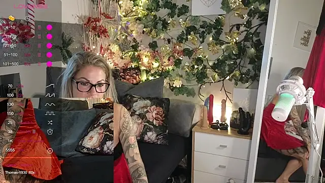 Snapshot of Tatjana_Sue chatting on December 18, 2024, 8:14 pm Tatjana Sue online show from December 18, 2024, 8:14 pm