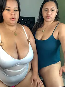 Snapshot of twocurvylatins chatting on June 2, 2026, 10:17 am twocurvylatins online show from June 2, 2026, 10:17 am