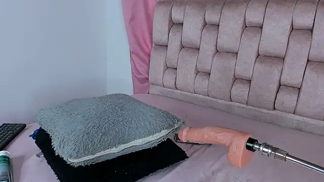 Emma Evelyn online show from February 8, 2026, 7:50 pm