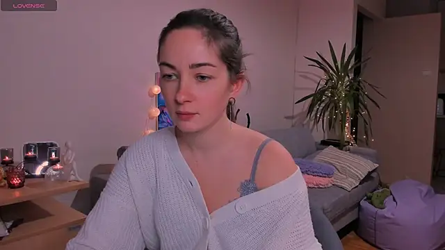 cClandesTina online show from December 7, 2024, 9:22 pm