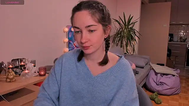 cClandesTina online show from December 12, 2024, 8:32 pm