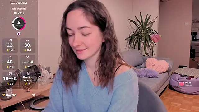 cClandesTina online show from December 13, 2024, 2:38 pm