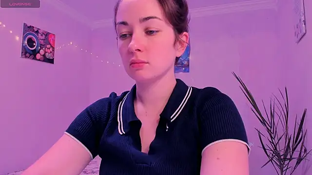 cClandesTina online show from October 3, 2025, 10:29 pm