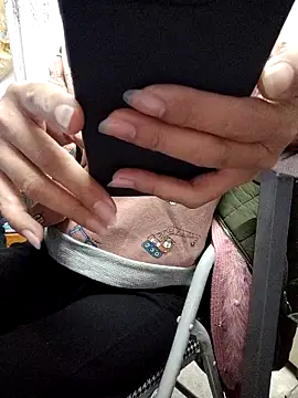 Haralushiaaa online show from November 28, 2025, 1:03 pm