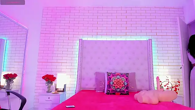 Coco Balenciaga  online show from April 21, 2026, 11:27 am