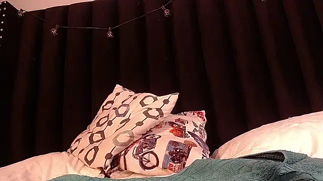 littleebluee online show from January 12, 2025, 3:03 pm