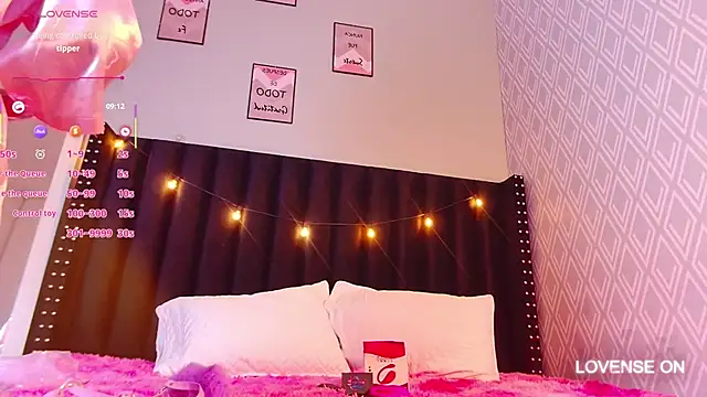 littleebluee online show from February 8, 2025, 3:08 am