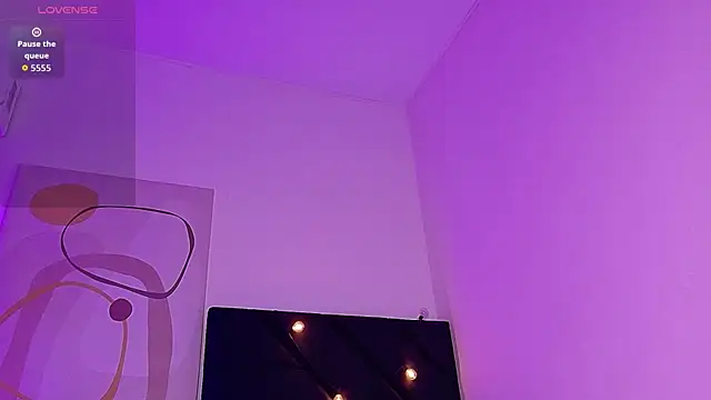 Snapshot of littleebluee chatting on July 9, 2026, 7:40 pm littleebluee online show from July 9, 2026, 7:40 pm
