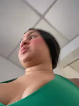 Pretty Isadora online show from February 13, 2025, 9:49 pm