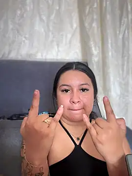 Pretty Isadora online show from November 21, 2025, 4:38 pm