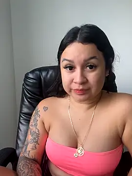 Pretty Isadora online show from January 8, 2026, 6:43 pm