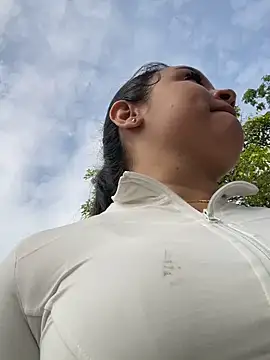 Pretty Isadora online show from February 5, 2026, 2:11 pm