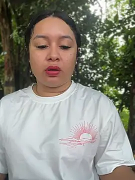 Pretty Isadora online show from February 15, 2026, 4:25 pm