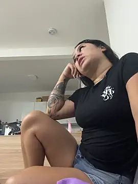 Pretty Isadora online show from April 21, 2026, 1:42 am