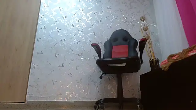 Samantabrown  online show from February 9, 2025, 5:22 pm