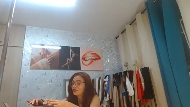 Snapshot of Samantabrown_ chatting on June 16, 2026, 11:02 am Samantabrown online show from June 16, 2026, 11:02 am
