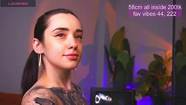 EvaCanton online show from April 22, 2026, 2:03 am