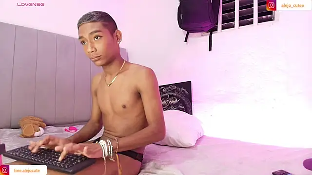 alejo cute online show from February 6, 2025, 4:21 am