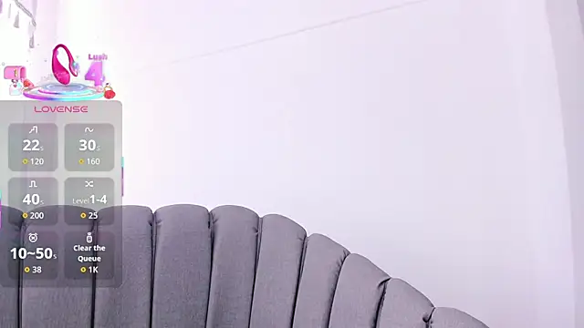 Alexandra Torress online show from November 12, 2025, 3:23 pm