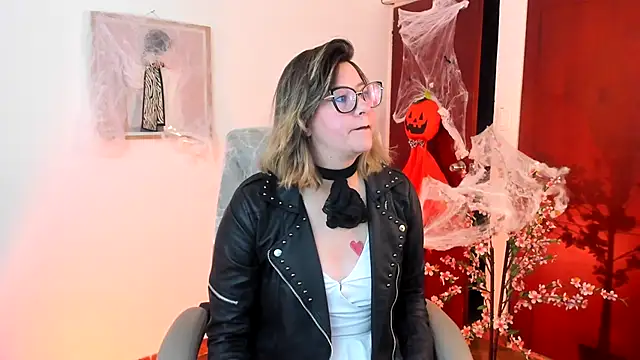 Chanelll Taylorr  online show from October 11, 2025, 12:58 pm