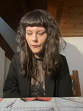 OniricFemme online show from March 5, 2025, 7:17 pm