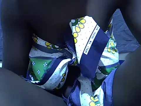 Adaline-Paris online show from March 14, 2025, 2:08 pm